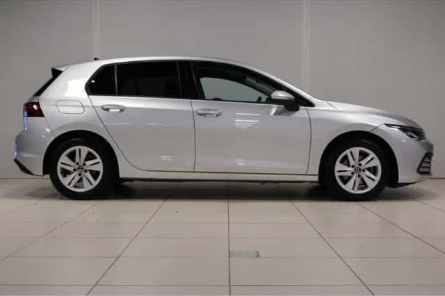 Volkswagen Golf (2023) thumbnail 5