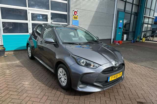 Toyota Yaris (2023) thumbnail 3