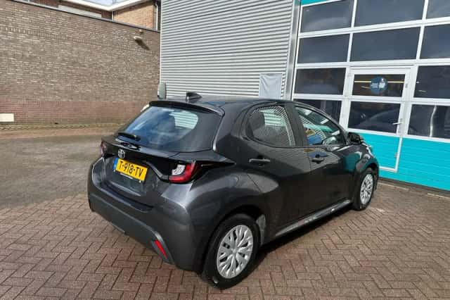Toyota Yaris (2023) thumbnail 4