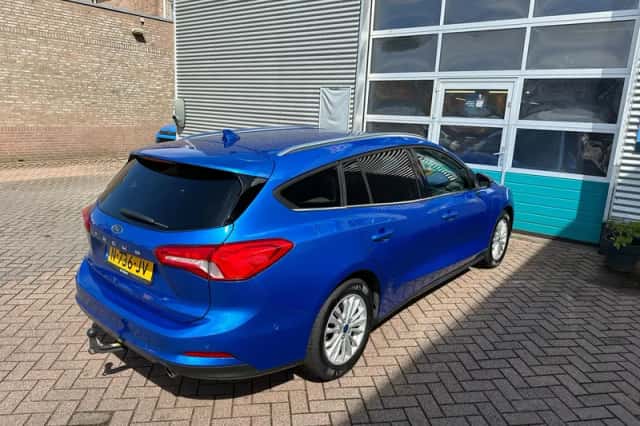 Ford Focus (2021) thumbnail 4