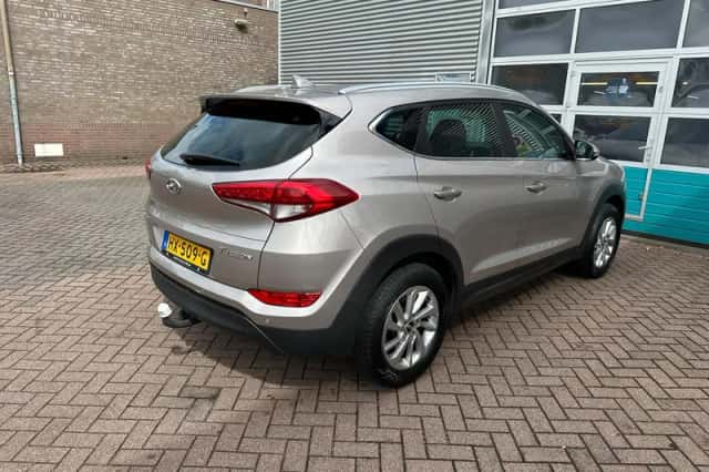 Hyundai Tucson (2016) thumbnail 4