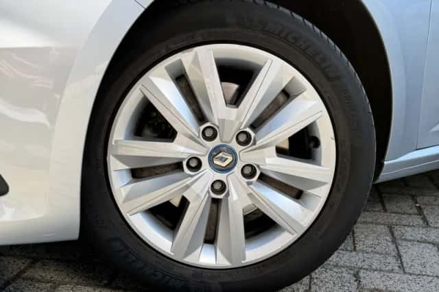 Renault Mégane E-Tech (2021) thumbnail 5
