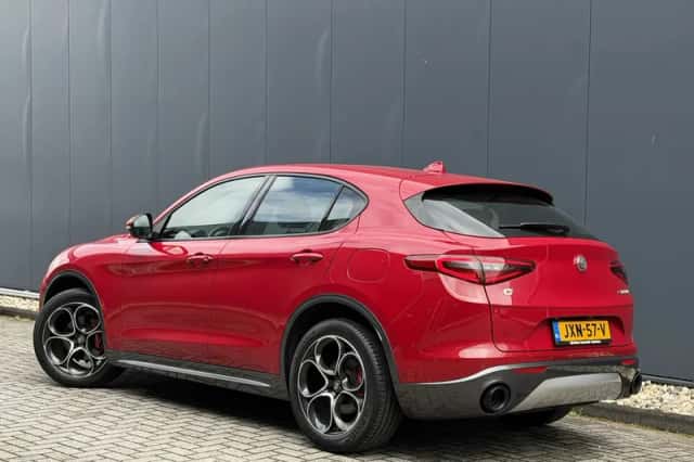 Alfa Romeo Stelvio (2023) thumbnail 3