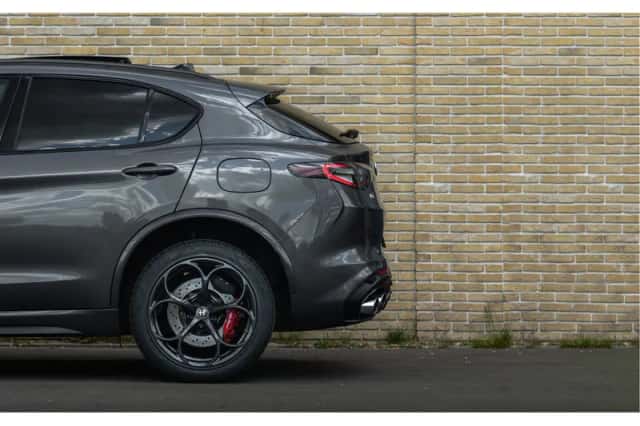 Alfa Romeo Stelvio (2022) thumbnail 4