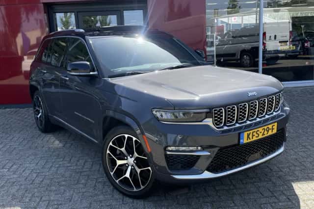 Jeep Grand Cherokee (2024) thumbnail 3