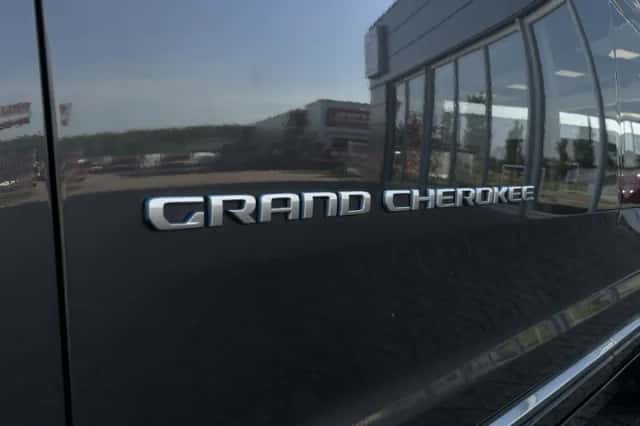Jeep Grand Cherokee (2024) thumbnail 4
