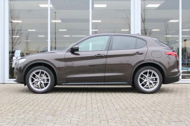 Alfa Romeo Stelvio (2019) thumbnail 2