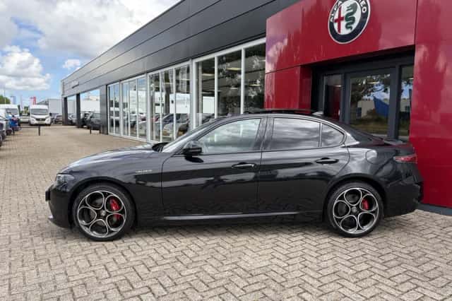 Alfa Romeo Giulia (2024) thumbnail 2
