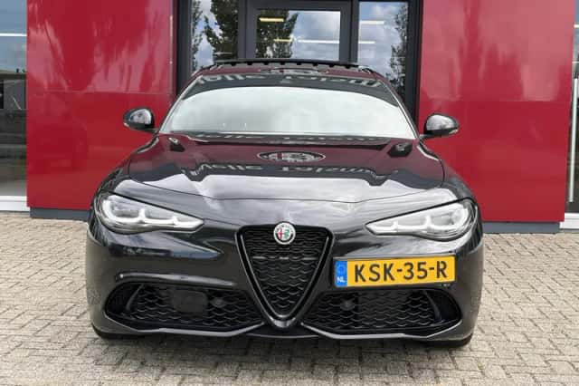 Alfa Romeo Giulia (2024) thumbnail 3