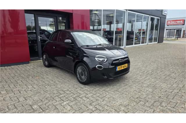 Fiat 500e (2022) thumbnail 2