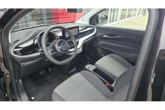 Fiat 500e (2022) thumbnail 3