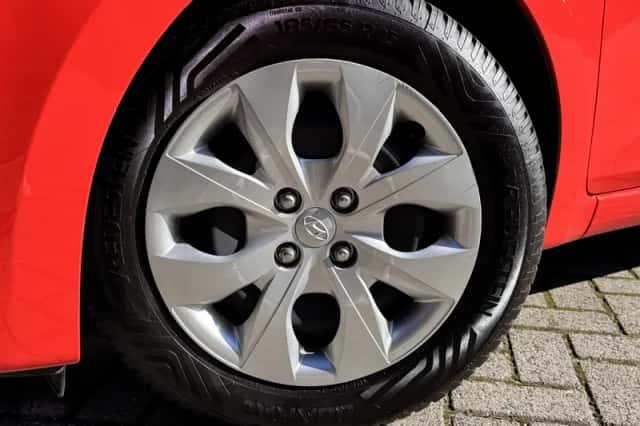 Hyundai i20 (2019) thumbnail 2