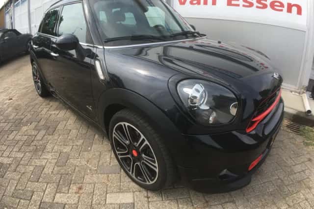 MINI Countryman (2016) thumbnail 1