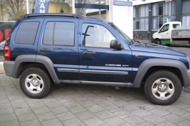 Jeep Cherokee (2003) thumbnail 4