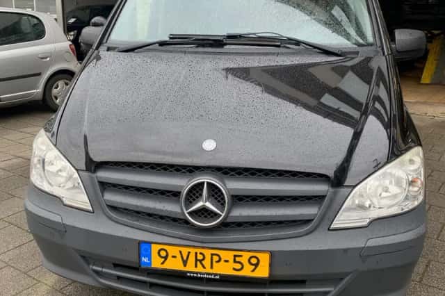 Mercedes-Benz Vito (2011) thumbnail 2