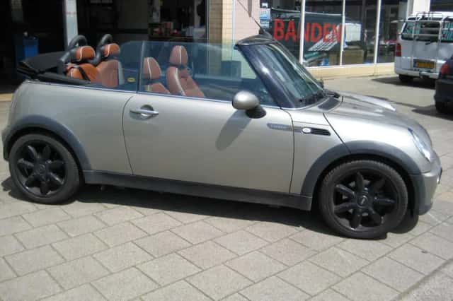 MINI Cabrio (2008) thumbnail 4
