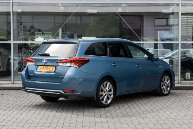 Toyota Auris (2018) thumbnail 2