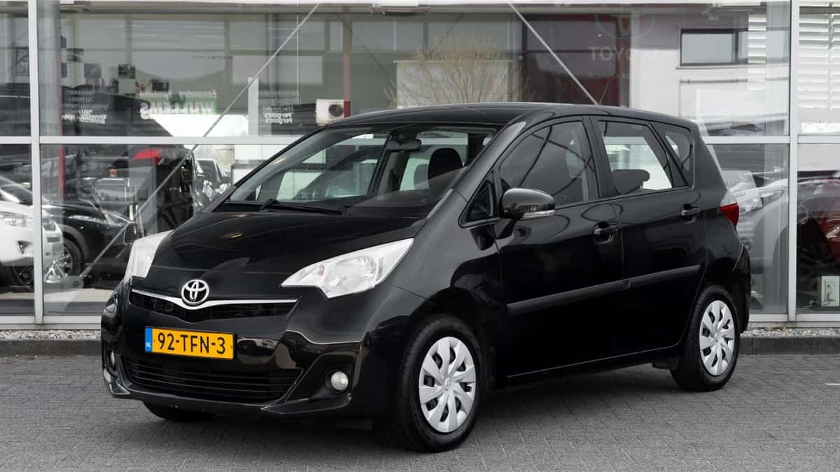 Toyota Verso-S (2012) — foto 1