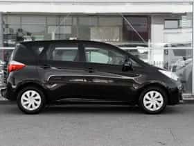 Toyota Verso-S (2012) thumbnail 3
