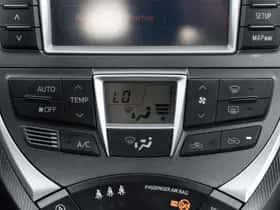 Toyota Verso-S (2012) thumbnail 21