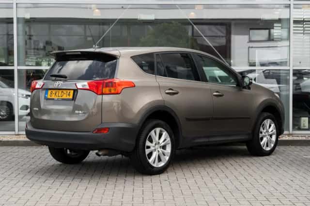 Toyota RAV4 (2013) thumbnail 2