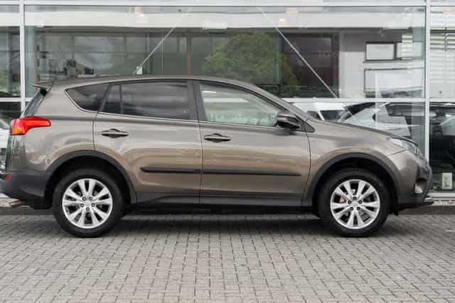 Toyota RAV4 (2013) thumbnail 3