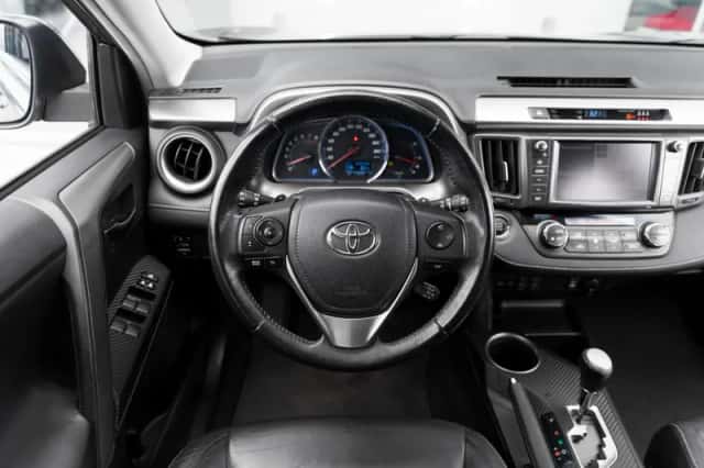 Toyota RAV4 (2013) thumbnail 5
