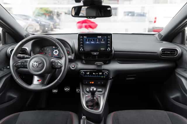 Toyota Yaris (2023) thumbnail 4