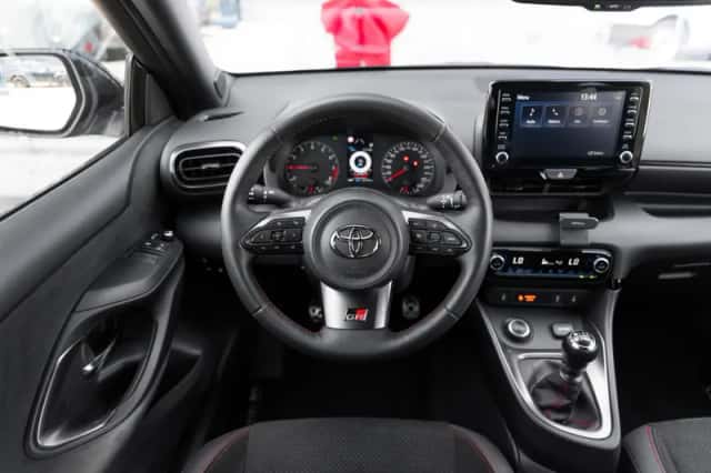 Toyota Yaris (2023) thumbnail 5