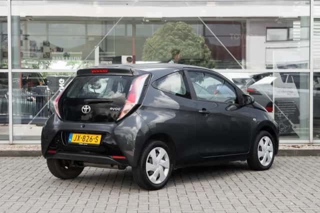 Toyota Aygo (2016) thumbnail 2