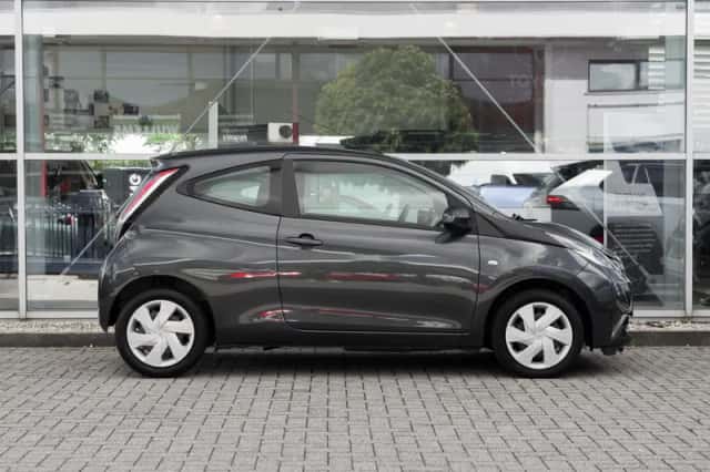 Toyota Aygo (2016) thumbnail 3