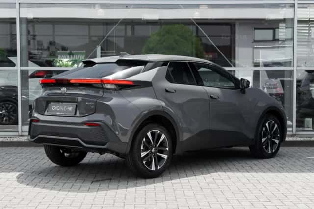 Toyota C-HR (2026) thumbnail 2