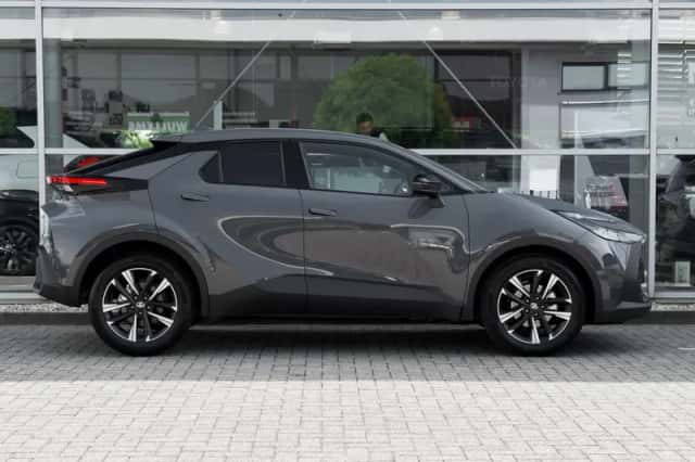 Toyota C-HR (2026) thumbnail 3