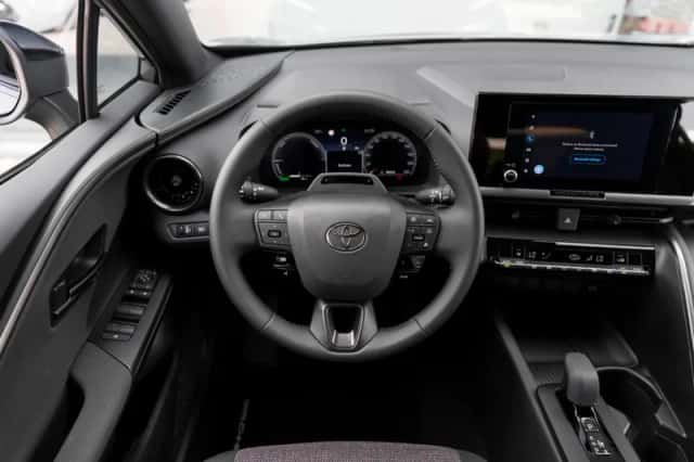Toyota C-HR (2026) thumbnail 5