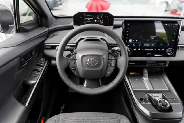 Toyota bZ4X (2026) thumbnail 5