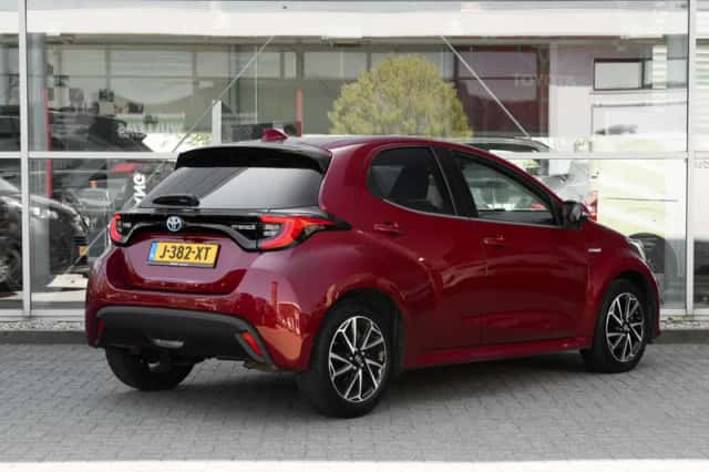 Toyota Yaris (2020) thumbnail 2