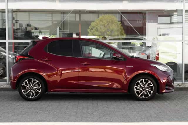 Toyota Yaris (2020) thumbnail 3