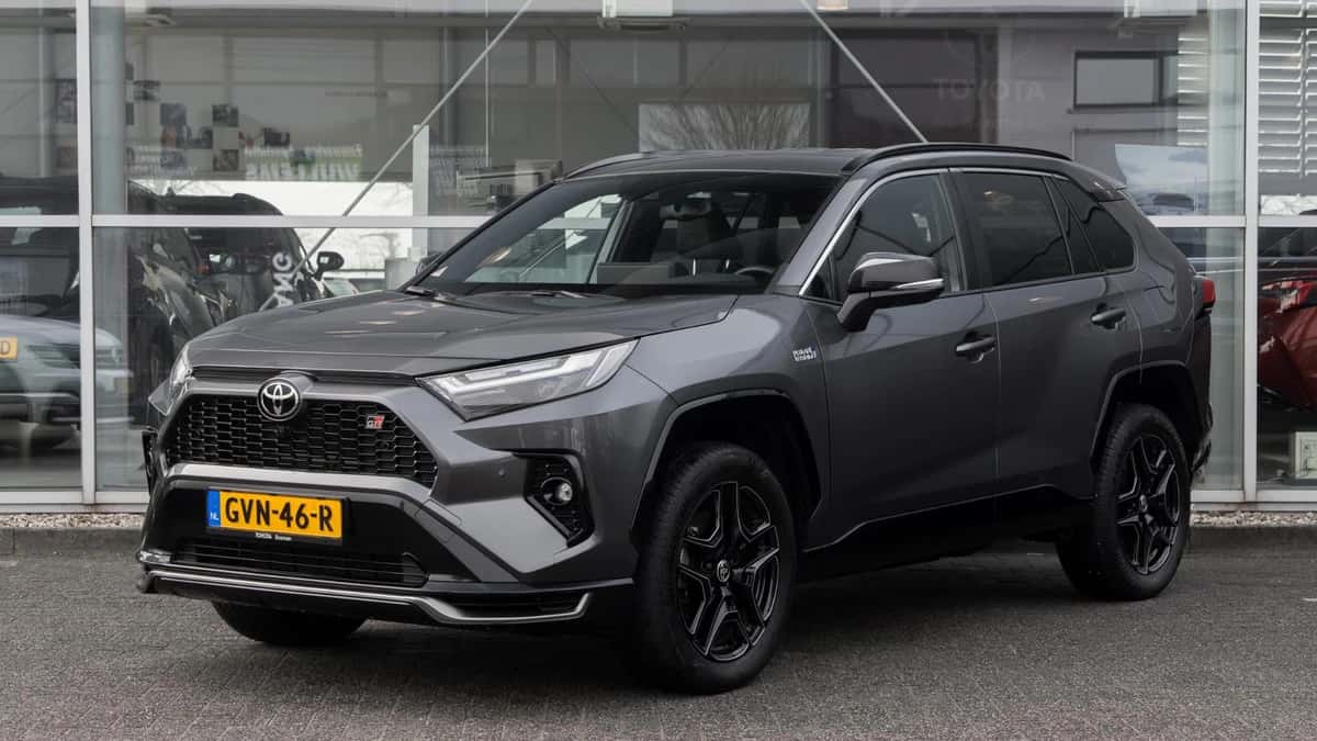 Toyota RAV4 (2024) — foto 1