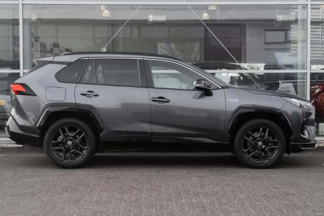 Toyota RAV4 (2024) thumbnail 3