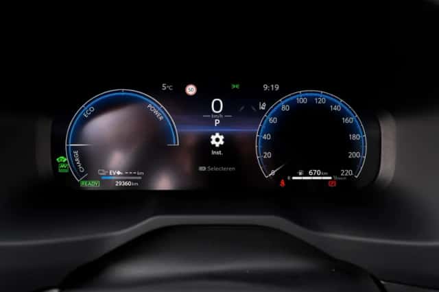 Toyota RAV4 (2024) thumbnail 6