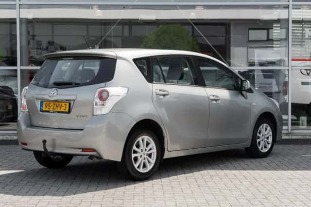 Toyota Verso (2012) thumbnail 2