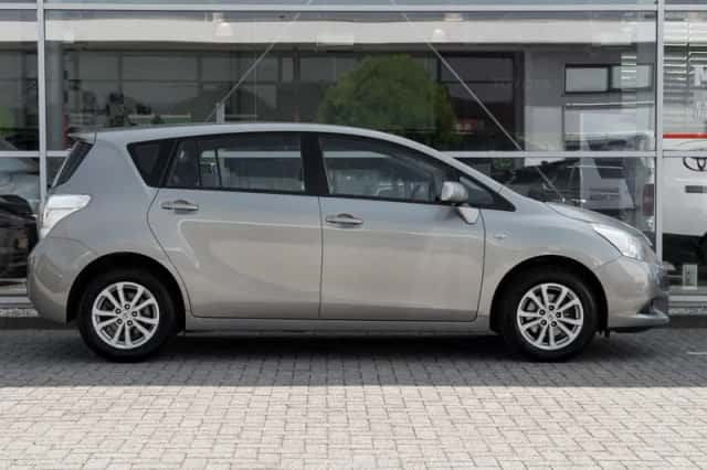 Toyota Verso (2012) thumbnail 3