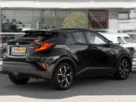 Toyota C-HR (2021) thumbnail 2