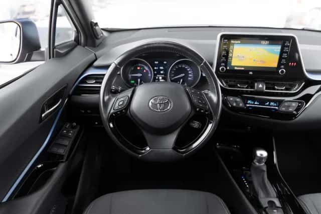 Toyota C-HR (2021) thumbnail 5