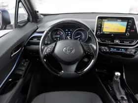 Toyota C-HR (2021) thumbnail 5
