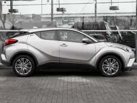 Toyota C-HR (2019) thumbnail 3