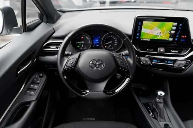 Toyota C-HR (2019) thumbnail 5