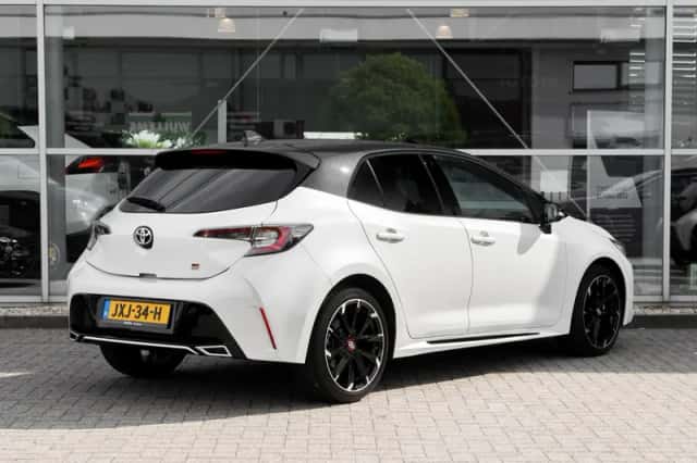 Toyota Corolla (2022) thumbnail 2