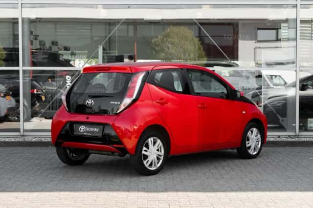 Toyota Aygo (2016) thumbnail 2