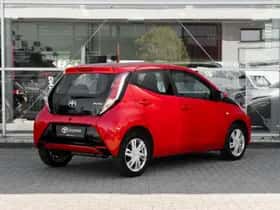 Toyota Aygo (2016) thumbnail 2